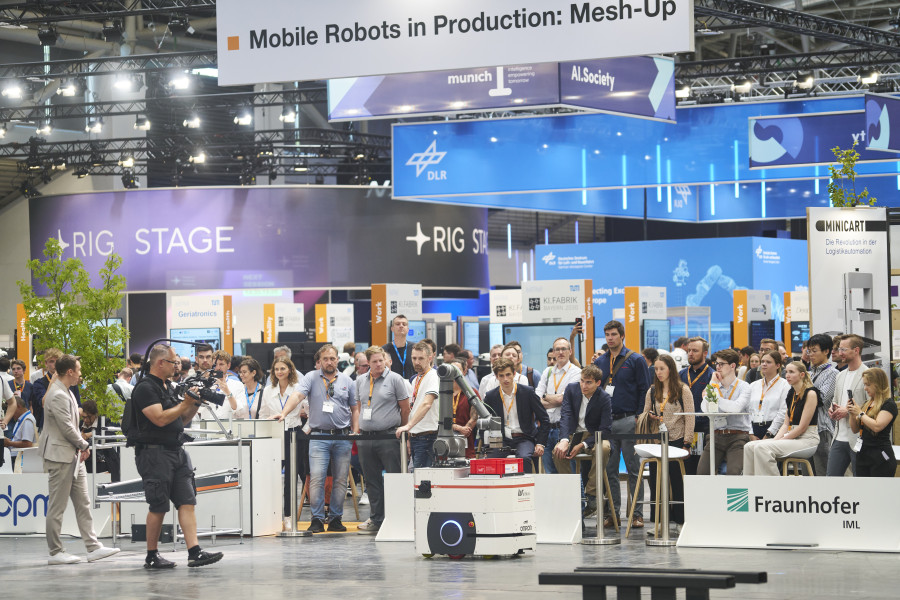 Mobiler Roboter in Aktion: Mesh-up während der Automatica 2025 in München (Quelle: Messe München GmbH)
