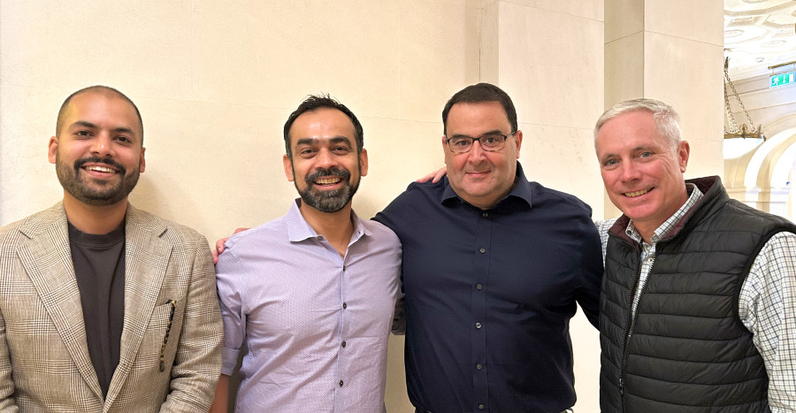 Die Kooperation verbindet Lagerautomatisierung und Systemintegration mit Technologien für Verpackung, Verschluss und Produktschutz. (v. l. n. r): Om Shankar, COO bei Element Logic, Ankush Malhotra, CEO bei Ele-ment Logic, Omar Asali, CEO von Ranpak, und Torben Schultze, Vertriebsleiter bei Ranpak. (Bildquelle: Element Logic)
