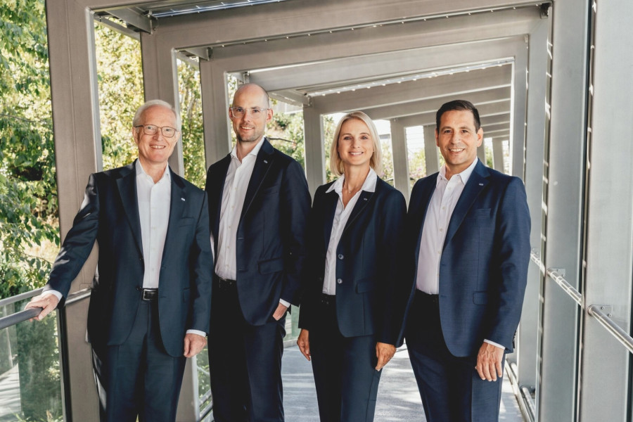 Die Geschäftsführung von Schmalz (v. l.): Dr. Kurt Schmalz, Dr. Johannes Schmalz, Martina Gartner und Andreas Beutel. (Bildquelle: J. Schmalz GmbH)