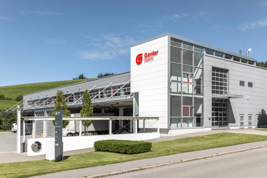 The intralogistics at Ganter's headquarters in Furtwangen has been automated and modernized in several stages since 1999. (Image source: Ganter)
