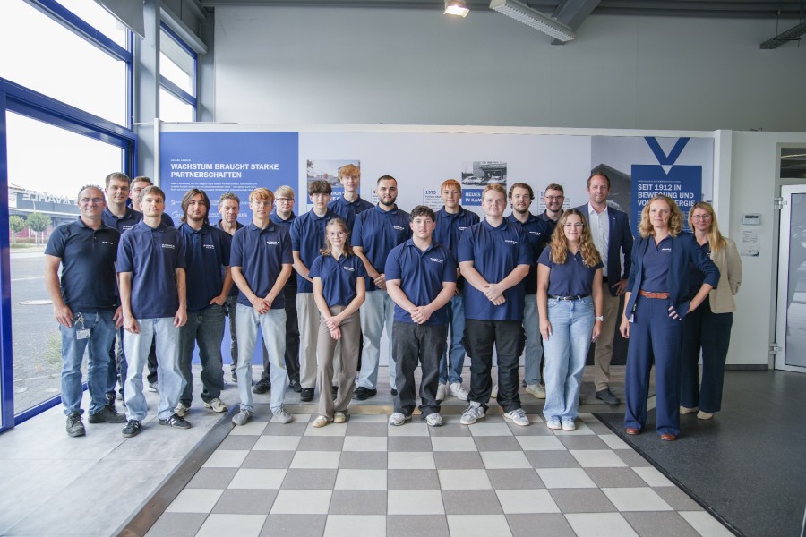 Vahle training start 2026: The Kamener system provider welcomed 14 trainees in nine professions on August 26. (Image source: Vahle)
