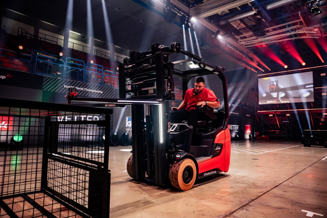 Für die Saison 2026 erweitert der Staplercup sein Partnernetzwerk. Mit CWS Workwear wird ein Anbieter für Berufsbekleidung offizieller Workwear Partner der Veranstaltung. (Quelle: B. Willer Fotografie)